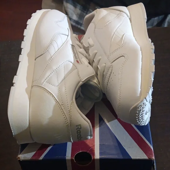 Reebok Classic Rare From 90s/2000s Mens 6 Womens 7.5 NWT & BOX